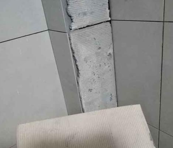 江门瓷砖空鼓维修公司分享下厨房瓷砖脱落的补救措施。